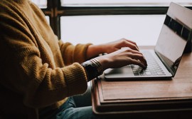 Google hé lộ công cụ cạnh tranh với ChatGPT