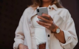 Giá bán smartphone ngày càng bị đẩy lên cao