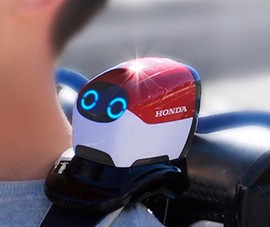 Honda chế tạo robot giúp trẻ em tránh tai nạn khi đi qua đường