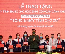Hơn 37.000 máy tính bảng đã được trao cho các em học sinh khó khăn