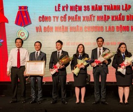 DN đưa máy tính cầm tay vào trường học nhận huân chương
