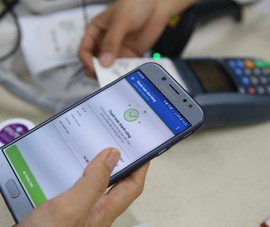 Làm thủ tục hành chính nhanh hơn nhờ thanh toán không tiền mặt