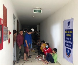 Nhiều điểm sạc điện thoại miễn phí cho người dân bị ảnh hưởng bởi bão Sơn Ca
