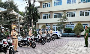 Tổ tuần tra đặc biệt 171 (Công an thị xã Tân Uyên) liên tục tuần tra đảm bảo tình hình an ninh trật tự.