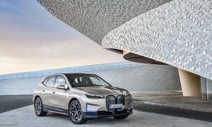 BMW có thể sạc pin ô tô thông qua cửa sổ trời, kính chắn gió và cửa sổ bên