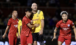 Công Vinh ghi bàn, các ngôi sao Việt Nam vẫn thua đậm Borussia Dortmund