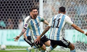 Messi san bằng kỷ lục World Cup của Maradona và Ronaldo