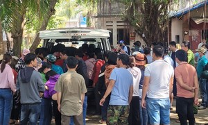 Lật đò chở 12 người đi chùa giữa sông Đồng Nai, 1 phụ nữ tử vong 