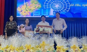 TP.HCM tặng 500 phần quà cho các hộ khó khăn ở Tây Ninh