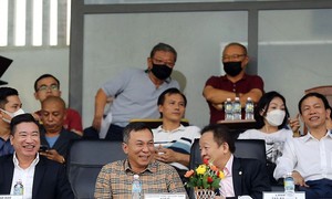 HLV Park Hang-seo lùi về phía sau, không đồng hành với bóng đá Việt Nam nữa và Chủ tịch VFF Trần Quốc Tuấn đã có những tính toán cho việc mời và trả lương cho HLV mới.
