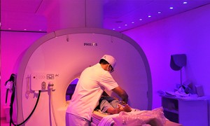 Chụp CT scan cho bệnh nhân tại BV Chợ Rẫy, TP.HCM. Ảnh: THẢO PHƯƠNG