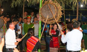 Độc đáo lễ hội đập trống và đêm yêu đương kỳ lạ của người Ma Coong