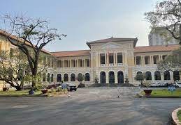 Tomorrow, the People's Court of Ho Chi Minh City will trial 13 former ward police officers who received money to release people