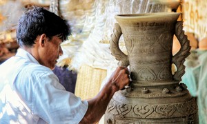 Ups and downs of Cham pottery profession Bau Truc