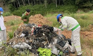 Bình Dương: Bắt tạm giam chủ cơ sở nuôi thủy sản chôn lấp 600 tấn chất thải
