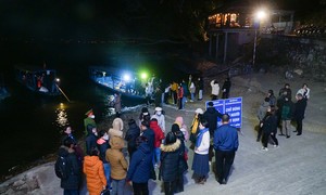 Thousands of people flock to Ba Be Lake to attend the Long Tong festival