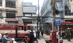 Cháy căn nhà 5 tầng trong hẻm ở Phú Nhuận