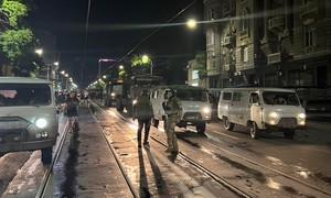 Lính Wagner chuẩn bị rút khỏi trụ sở Quân khu phía Nam Nga ở TP Rostov để trở về căn cứ ngày 24-6. Ảnh: REUTERS