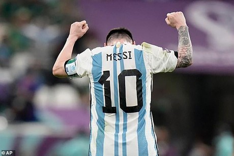 Hãy cùng chúng tôi đăng quang cùng Messi, với những bàn thắng của đội tuyển Argentina - một bức ảnh cực kỳ sống động và đầy cảm hứng. Khám phá các bức ảnh cùng chúng tôi ngay hôm nay, hứa hẹn sẽ mang lại cho bạn những cung bậc cảm xúc khác nhau khi được ngắm nhìn những chiến thắng đỉnh cao của Messi và đội bóng thân yêu của mình.