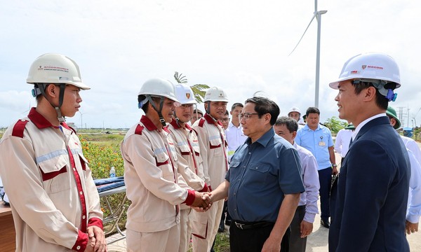 Thủ tướng: Cần tính toán, đàm phán lại giá điện gió, điện mặt trời