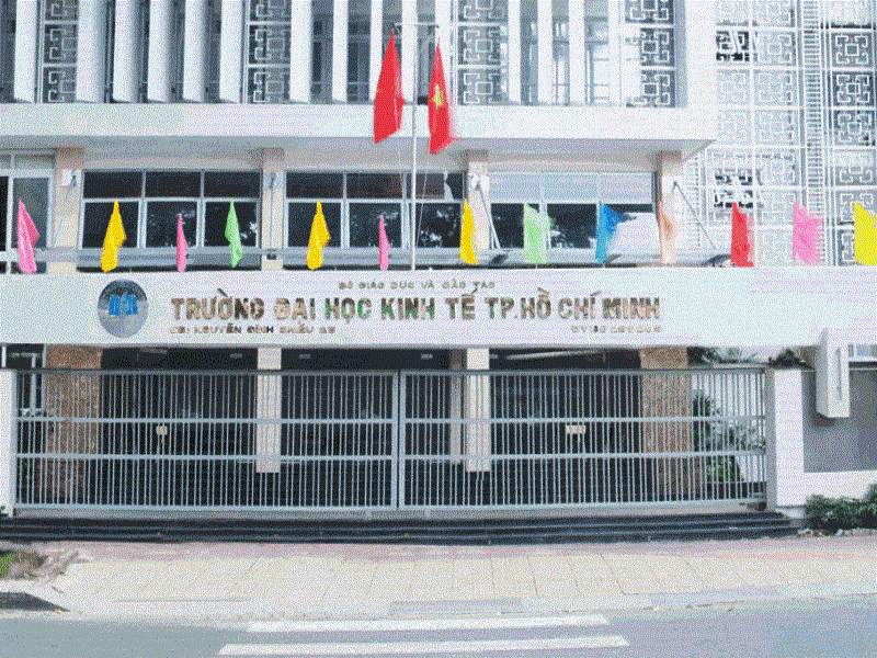 ĐH Kinh tế TP.HCM cho SV nghỉ học thêm gần 2 tháng, thi online