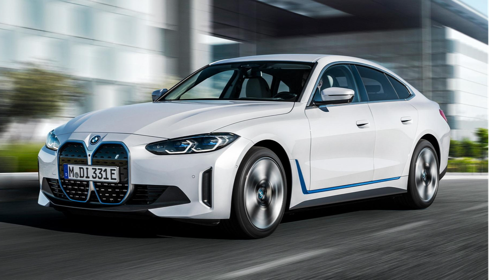 BMW 5 Series 2024 sở hữu bầu trời tiện ích trình làng giá từ 136 tỷ VNĐ