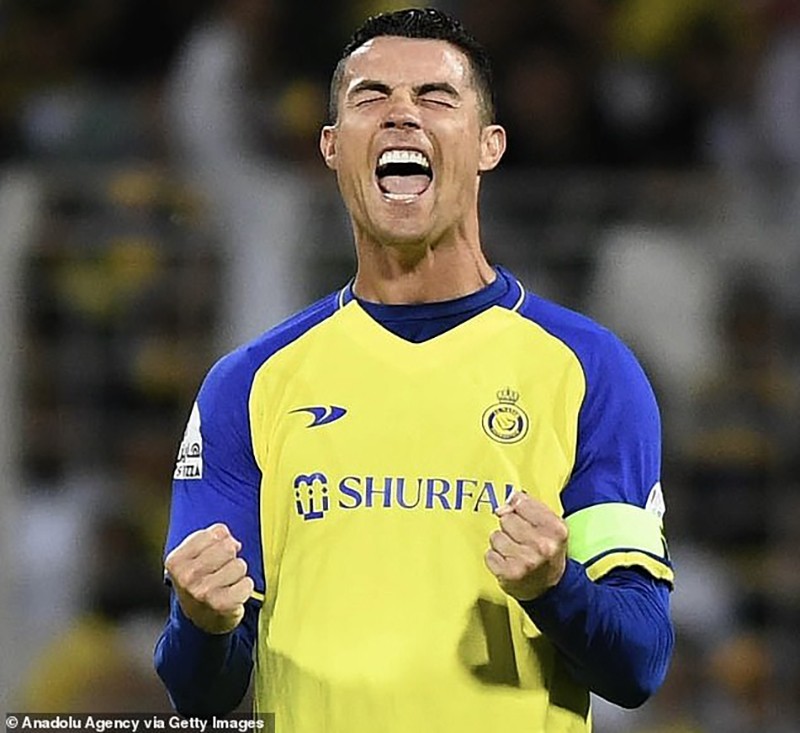 Màn Ăn Mừng Của Ronaldo Nói Lên Tất Cả Sau Bình Luận 'Khó Đỡ'