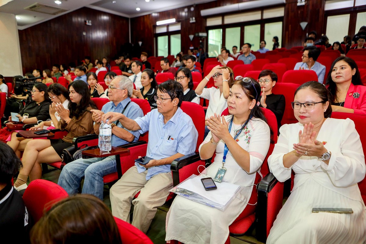 30 năm đáng tự hào của Khoa Báo Chí và Truyền thông ảnh 1