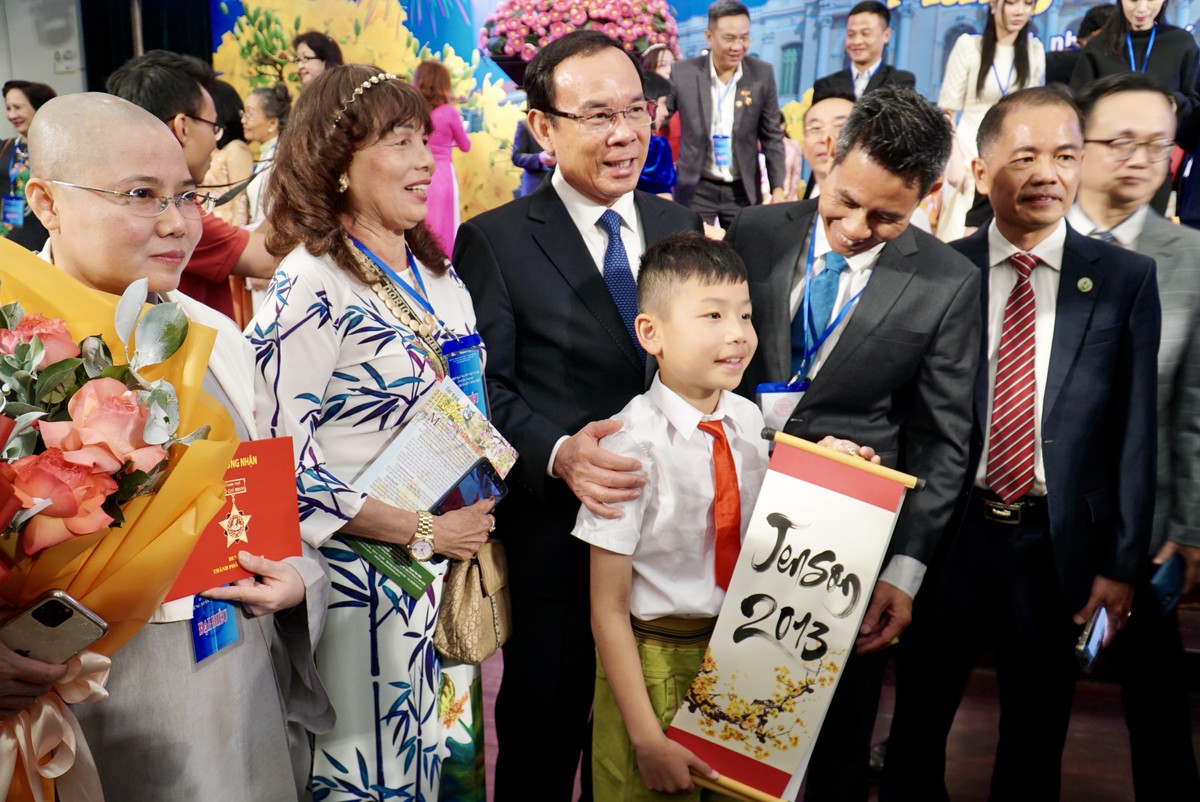 Overseas Vietnamese are an important catalyst for success in people-to-people diplomacy Photo 6