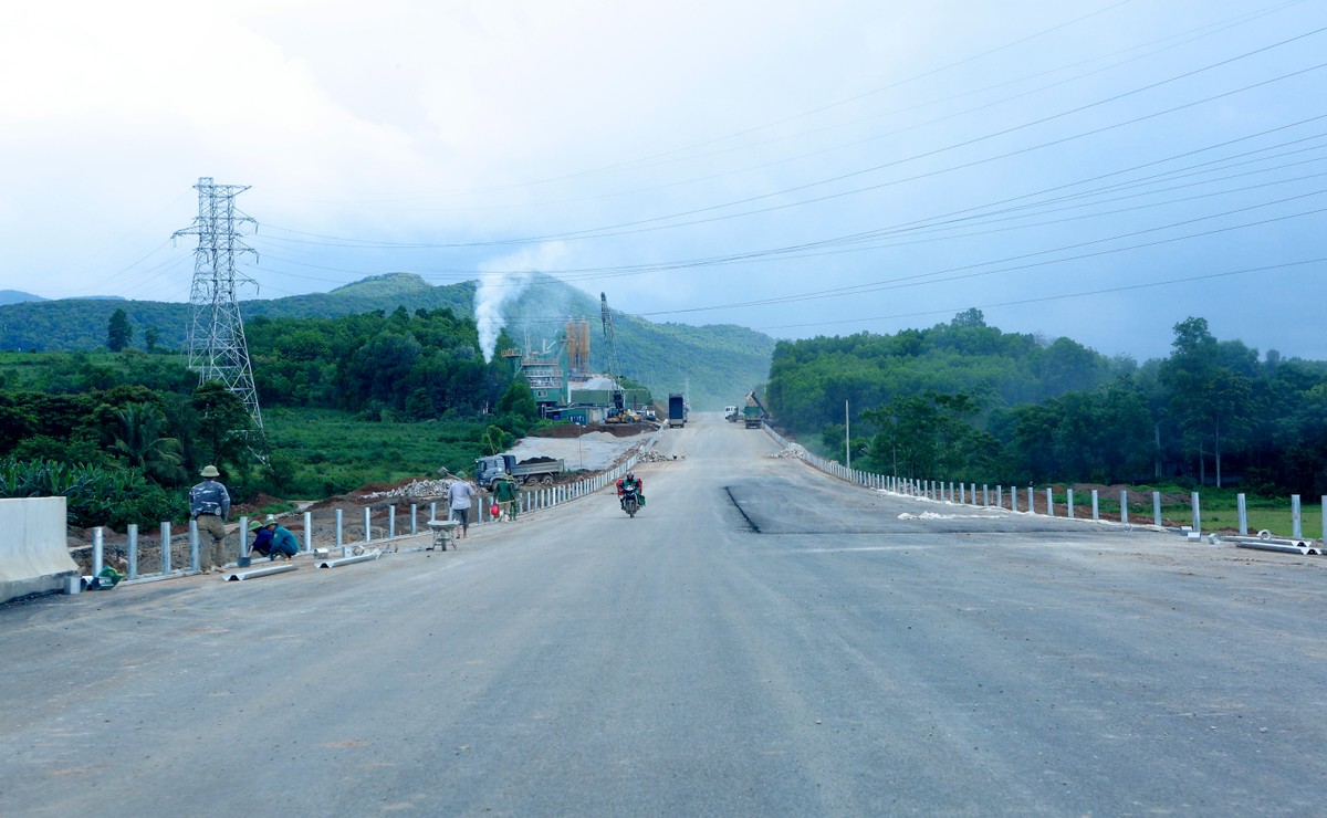 Cận cảnh cao tốc Quốc lộ 45 - Nghi Sơn - Diễn Châu trước ngày thông xe ảnh 14