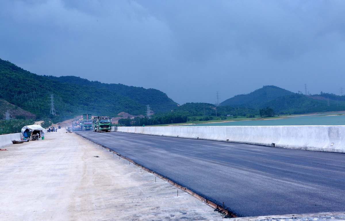Cận cảnh cao tốc Quốc lộ 45 - Nghi Sơn - Diễn Châu trước ngày thông xe ảnh 13
