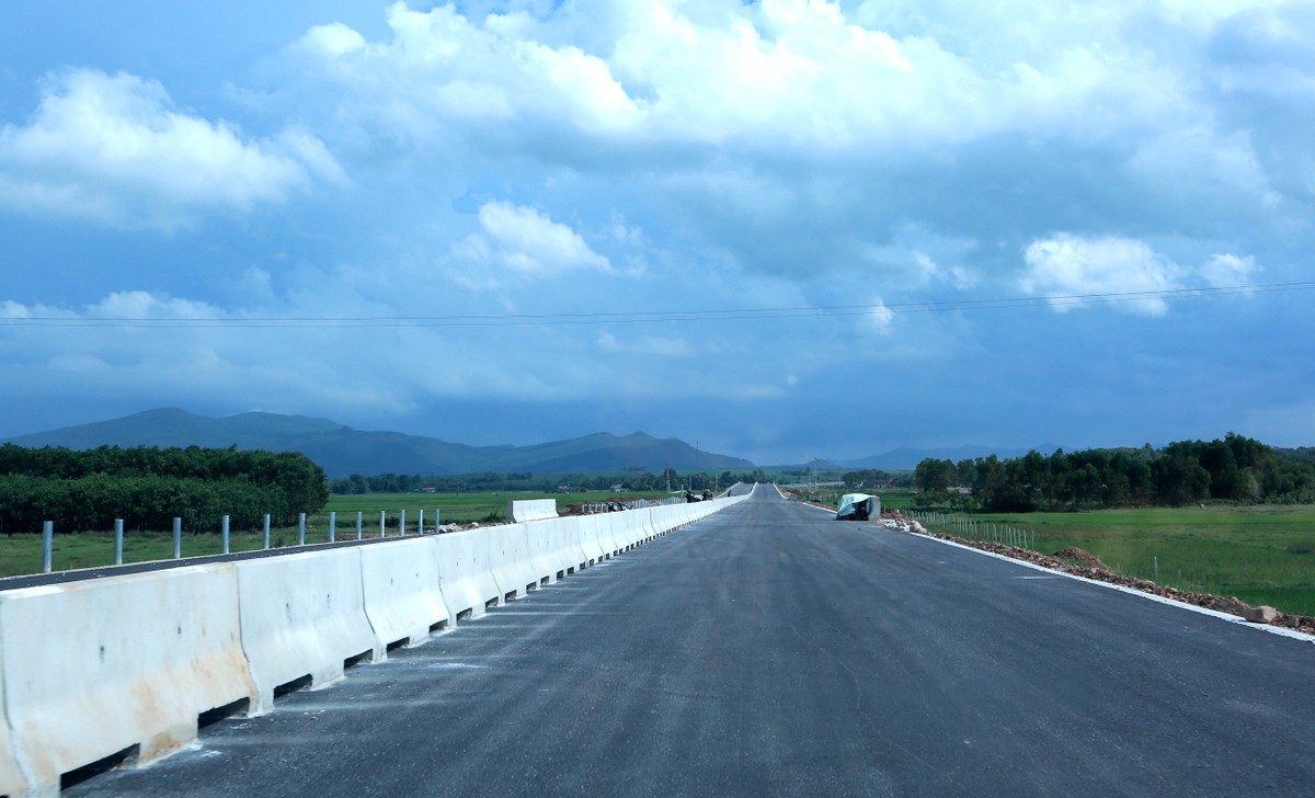 Cận cảnh cao tốc Quốc lộ 45 - Nghi Sơn - Diễn Châu trước ngày thông xe ảnh 8