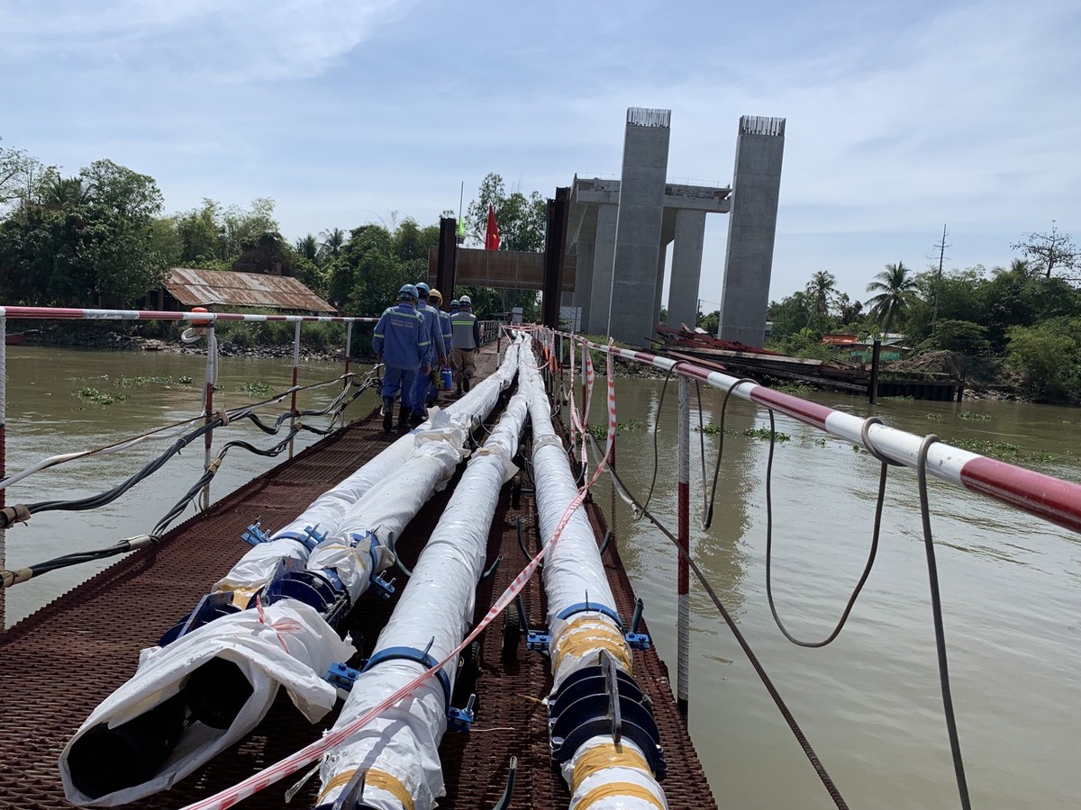 Construction of My Thuan 2 bridge through Tet photo 10