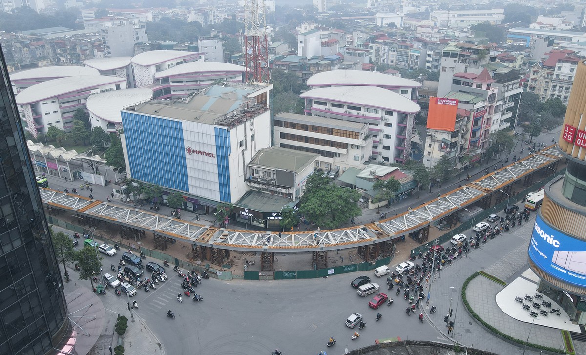 Cận cảnh cây cầu vượt hình chữ C duy nhất ở Hà Nội sắp hoàn thành