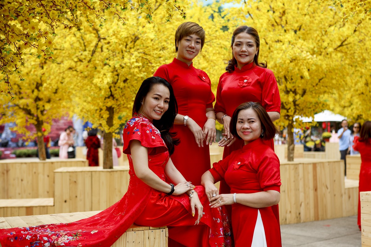 Không gian lễ hội Tết Việt thu hút hàng ngàn người đến chụp ảnh ...