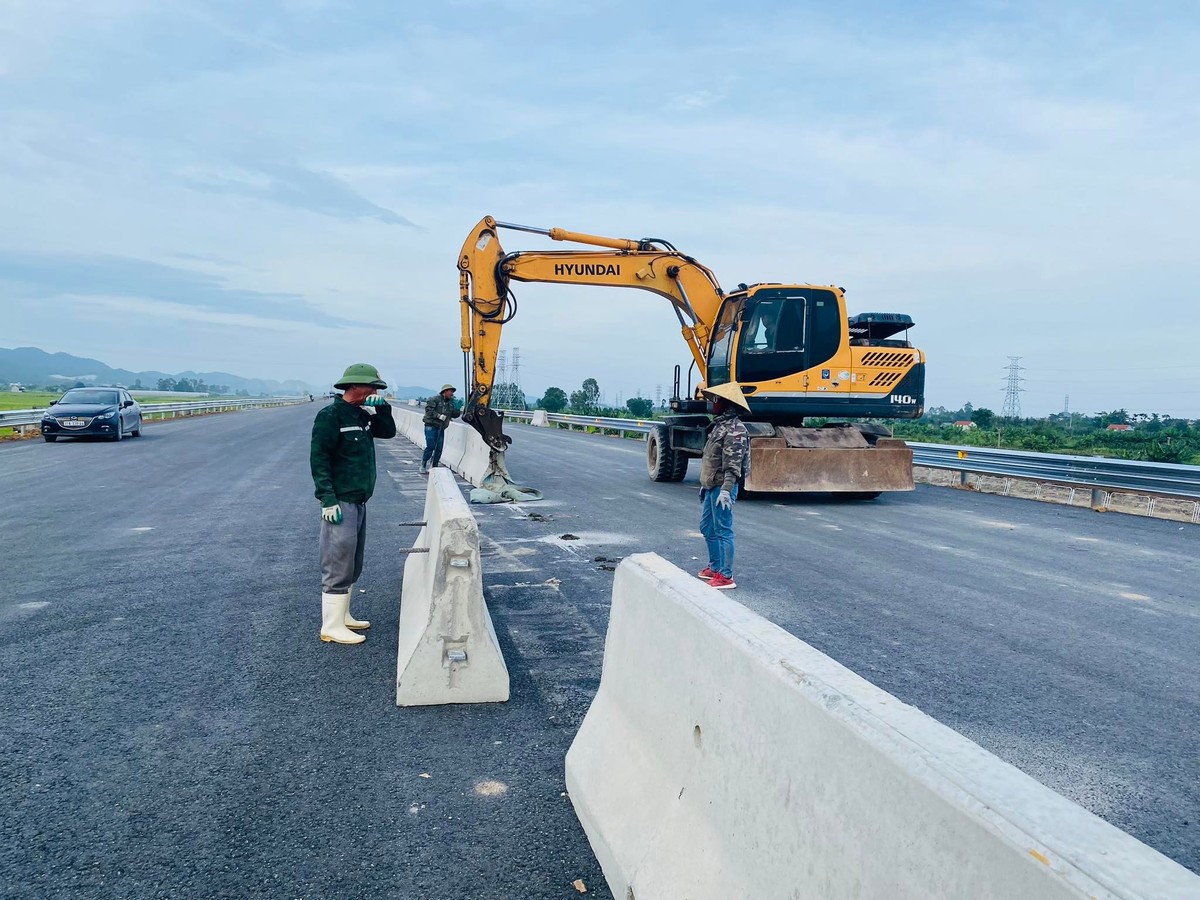 Cận cảnh cao tốc Quốc lộ 45 - Nghi Sơn - Diễn Châu trước ngày thông xe ảnh 18