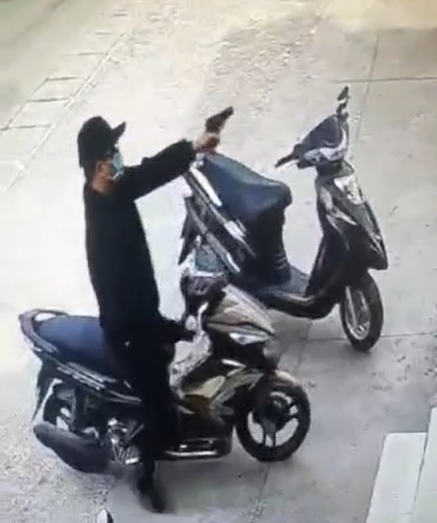 Dùng súng cướp tiền của khách trong ngân hàng ở Đồng Nai  ảnh 1