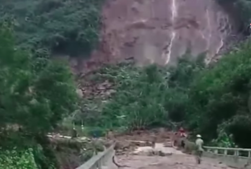 Đang tiếp cận hiện trường vụ sạt lở thuỷ điện ở Quảng Ngãi ảnh 1
