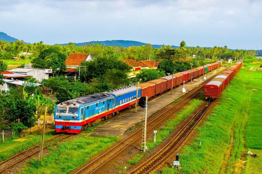 Vận chuyển hàng nhựa bằng đường sắt Việt Nam