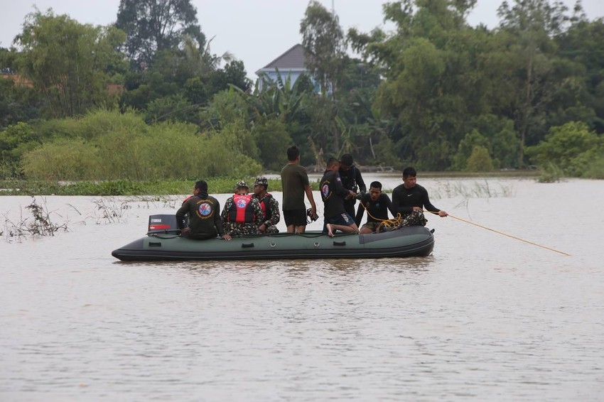 Campuchia: Mưa lớn và nước chảy xiết làm lật thuyền, 10 trẻ em thiệt mạng ảnh 1
