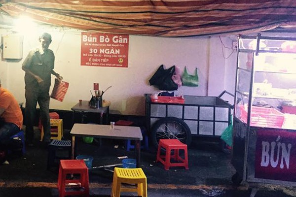 Quán bún bò 'bá đạo' nhất Sài Gòn bị tịch thu ‘nội quy’ ảnh 6