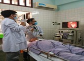 Hóc hai dị vật nhưng đi điều trị viêm phổi