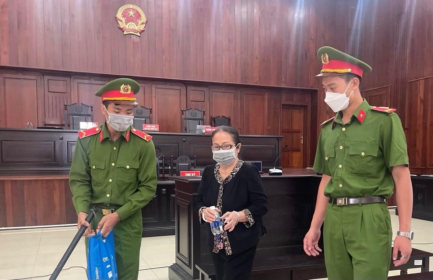 Chủ tọa bị sốt, phiên tòa phúc thẩm vụ bà Bạch Diệp phải tạm dừng ảnh 1