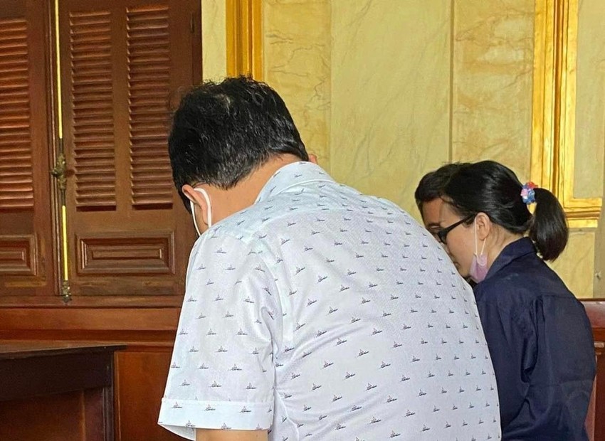 Trục lợi từ việc tiêm vaccine COVID-19, 1 cán bộ quận lãnh án tù ảnh 1