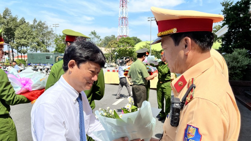 Công an Bình Dương tung lực lượng tinh nhuệ trấn áp ‘tội phạm đường phố’ ảnh 3