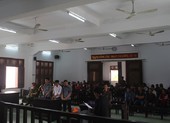 Cả bàn nhậu kéo sang đánh vì nhóm kế bên hay nhìn
