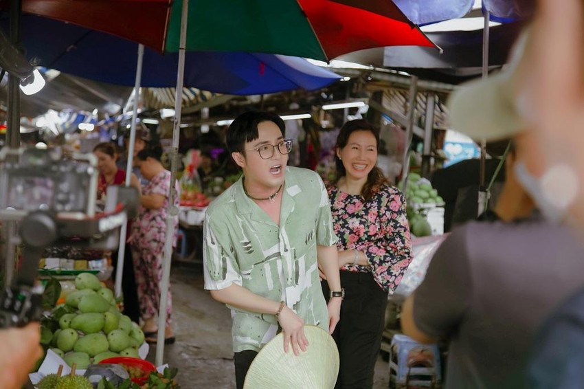 Bán trái cây dạo, Huỳnh Lập bất ngờ bị đầu bếp Hiền Minh bắt gặp