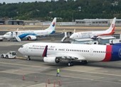 Máy bay giữa đường quay về vì ... quên đóng cửa