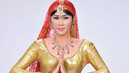Hoài Linh giả gái vô cùng xinh đẹp