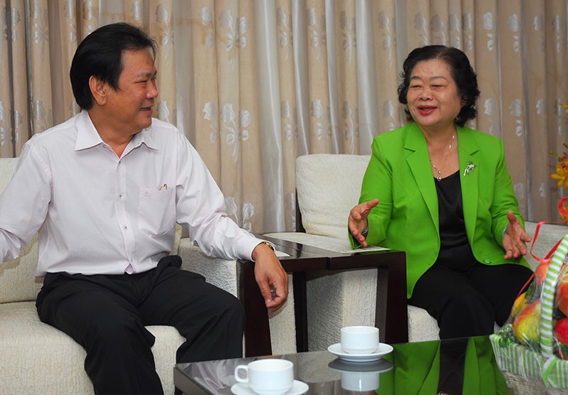 Nguyên Phó Chủ tịch nước Trương Mỹ Hoa chúc mừng báo Pháp Luật TP.HCM ảnh 1